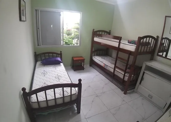 Guaruja. Excelente Apartamento, Localizado No Melhor Ponto Da Enseada, A 200 M Da Praia. Possui Restaurantes, Mini Shoppings E Boulevard Proximosar,  Ambem A Supermercados, Farmacias E Ao Aquario Do Guaruja.